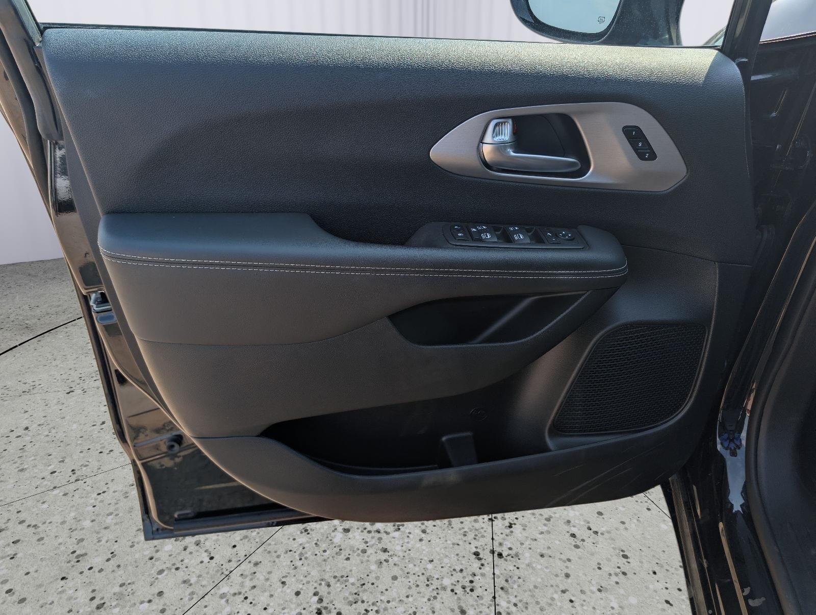2024 Chrysler Pacifica Limited AWD