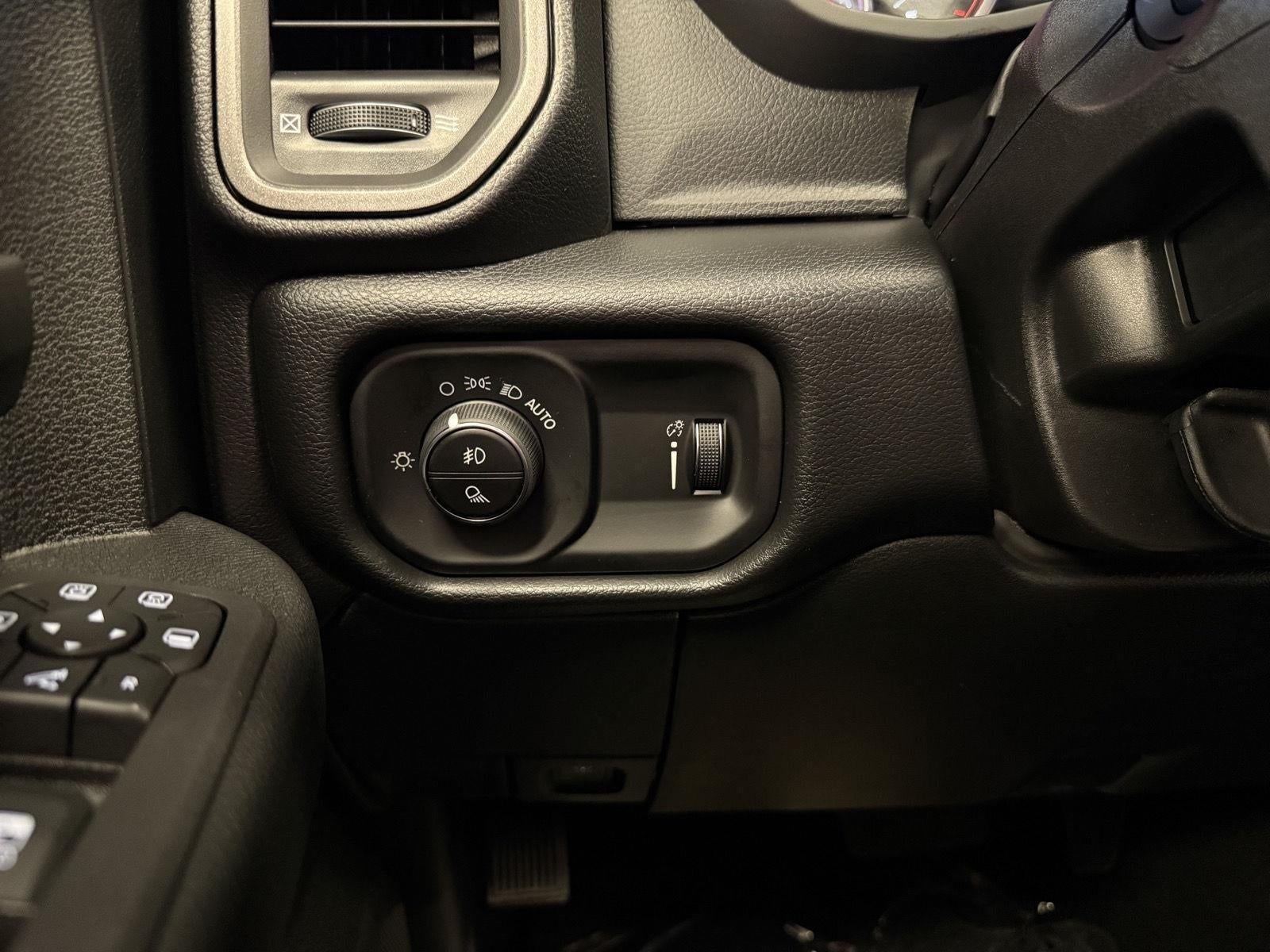 2026 RAM Ram 2500 RAM 2500 BLACK EXPRESS CREW CAB 4X4 6'4' BOX