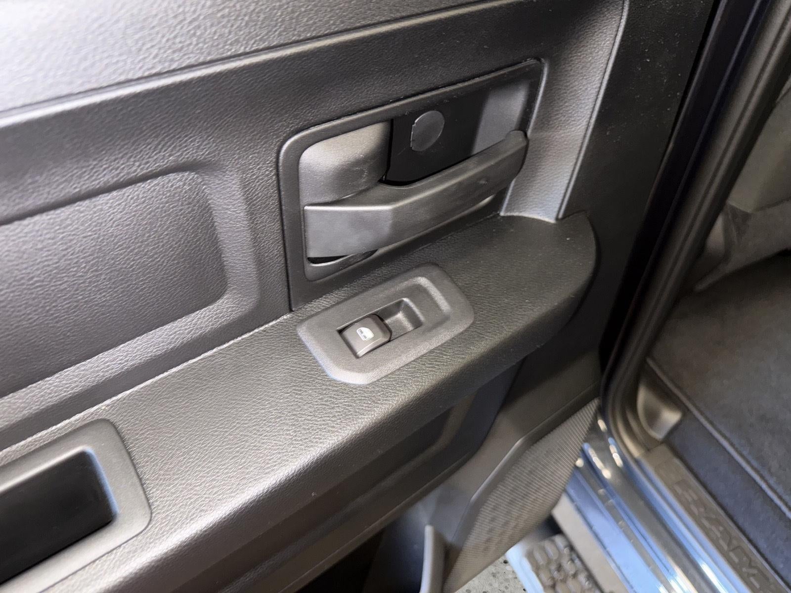 2026 RAM Ram 2500 RAM 2500 BLACK EXPRESS CREW CAB 4X4 6'4' BOX