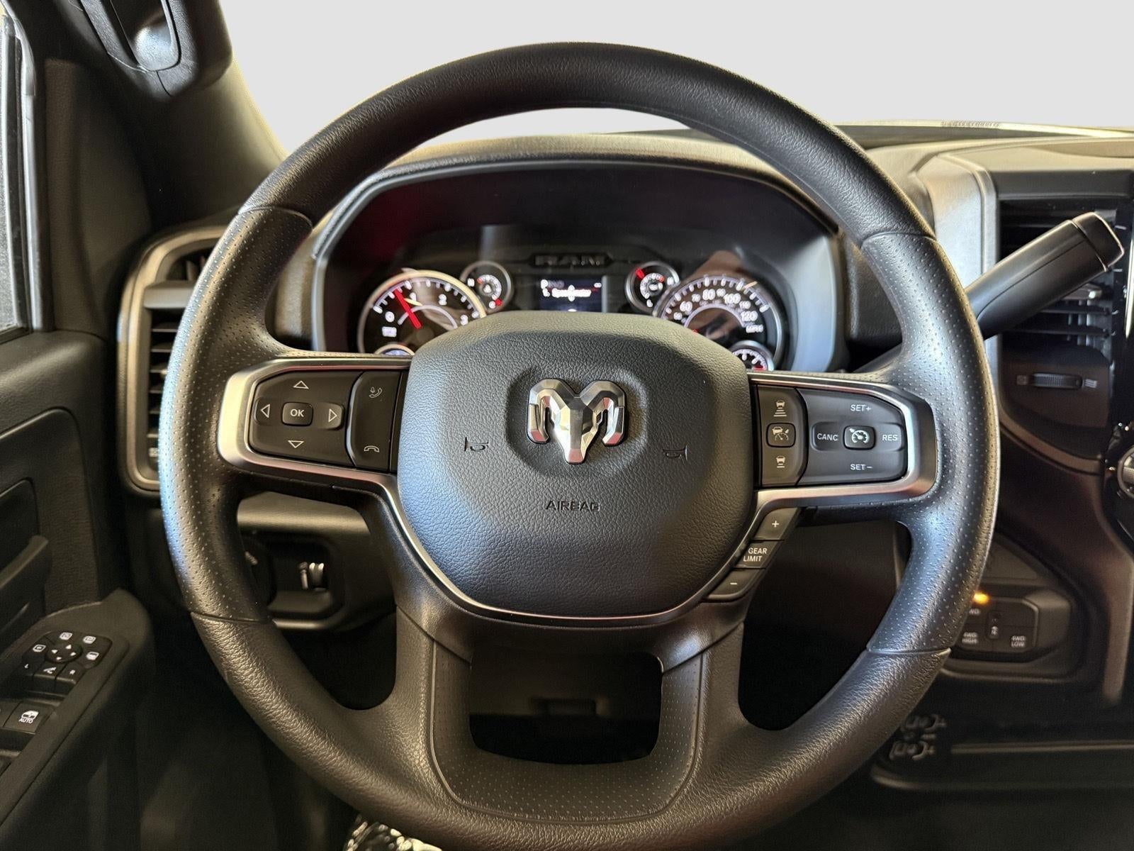 2026 RAM Ram 2500 RAM 2500 BLACK EXPRESS CREW CAB 4X4 6'4' BOX