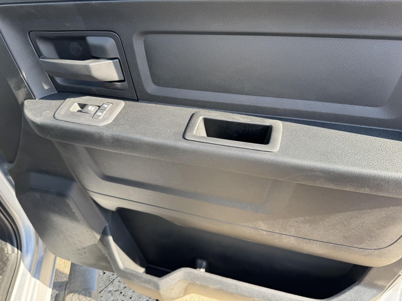 2026 RAM Ram 2500 RAM 2500 BLACK EXPRESS CREW CAB 4X4 6'4' BOX