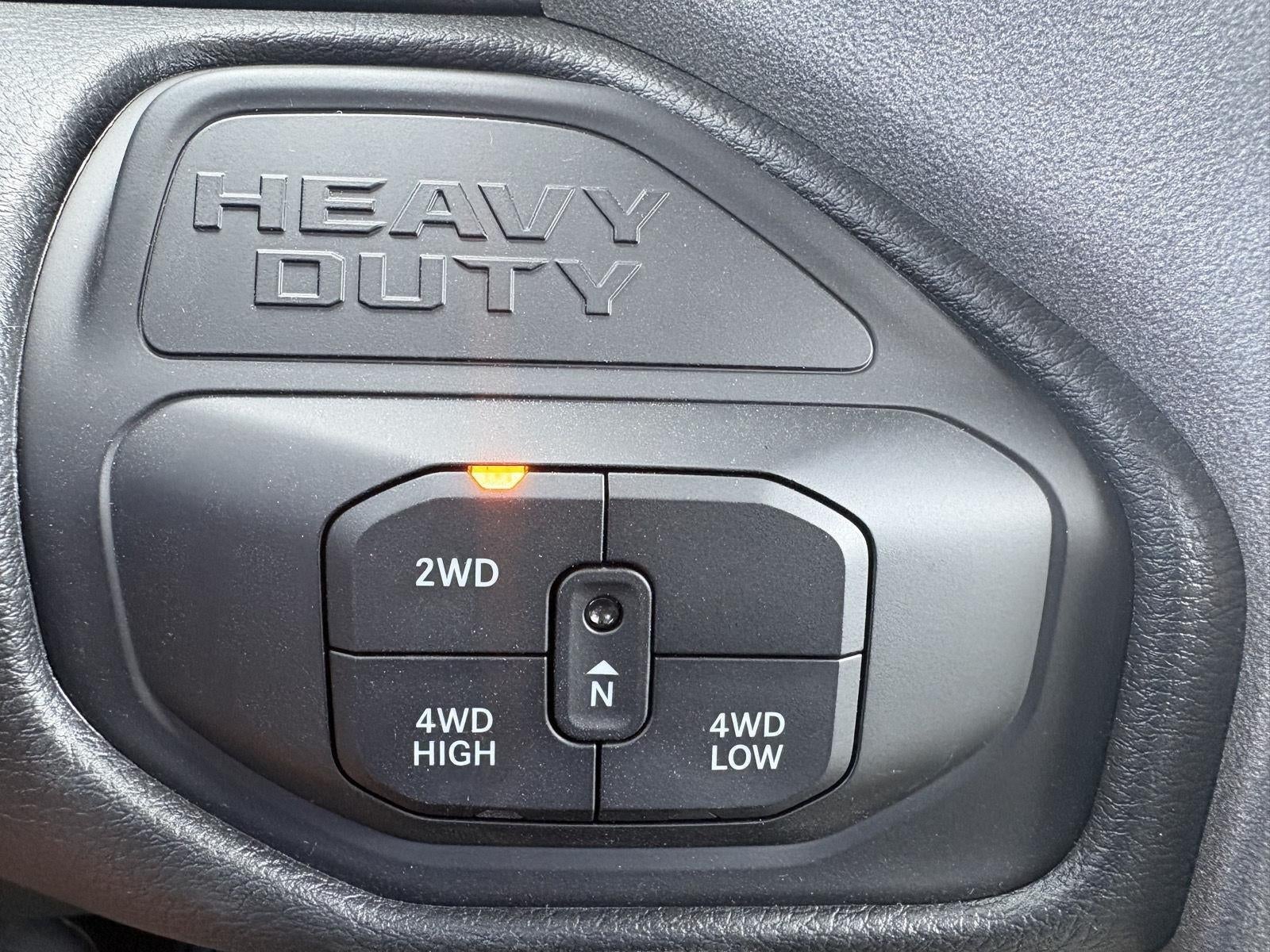 2026 RAM Ram 2500 RAM 2500 BLACK EXPRESS CREW CAB 4X4 6'4' BOX