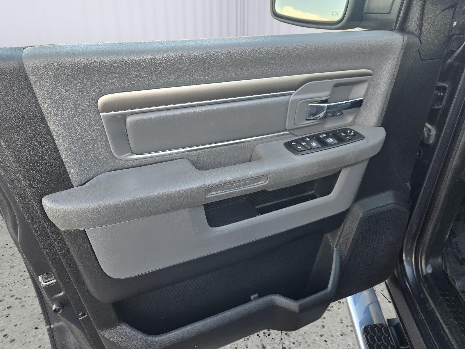2017 RAM 1500 Big Horn Crew Cab 4x4 5'7' Box
