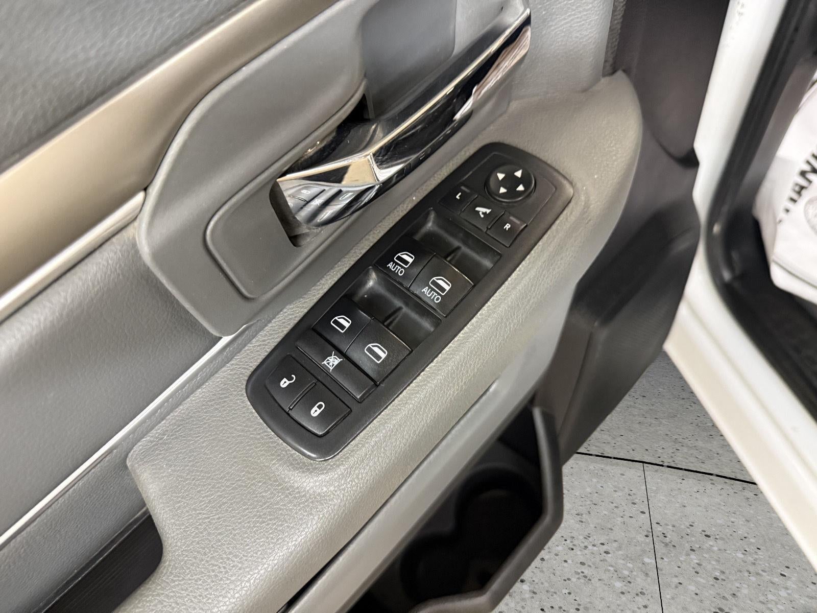 2017 RAM 1500 Big Horn Crew Cab 4x4 5'7' Box