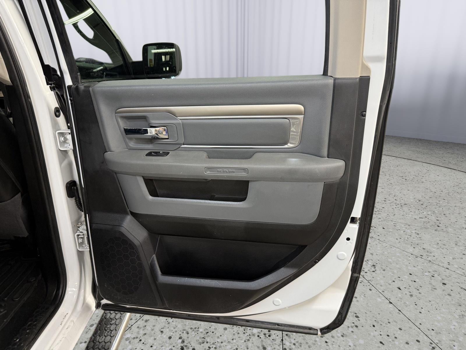 2017 RAM 1500 Big Horn Crew Cab 4x4 5'7' Box