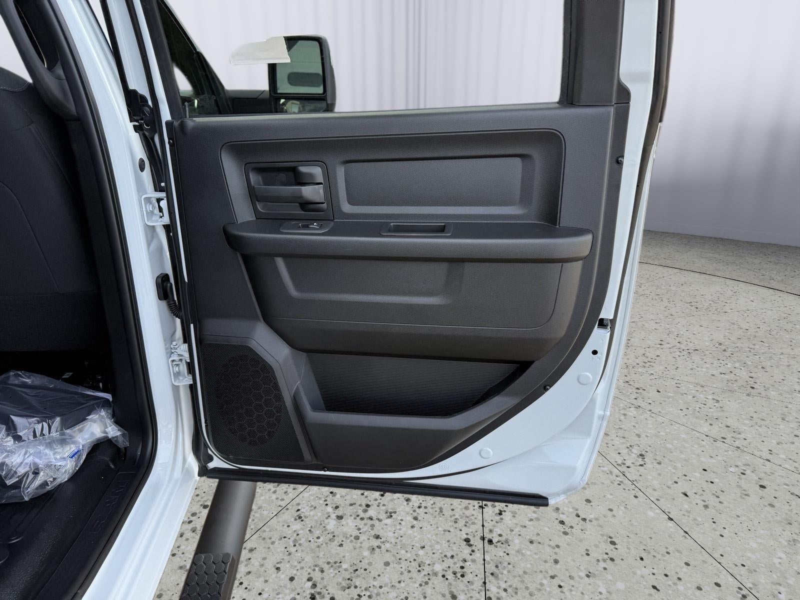 2026 RAM Ram 3500 Chassis Cab RAM 3500 TRADESMAN CREW CAB CHASSIS 4X4 60' CA