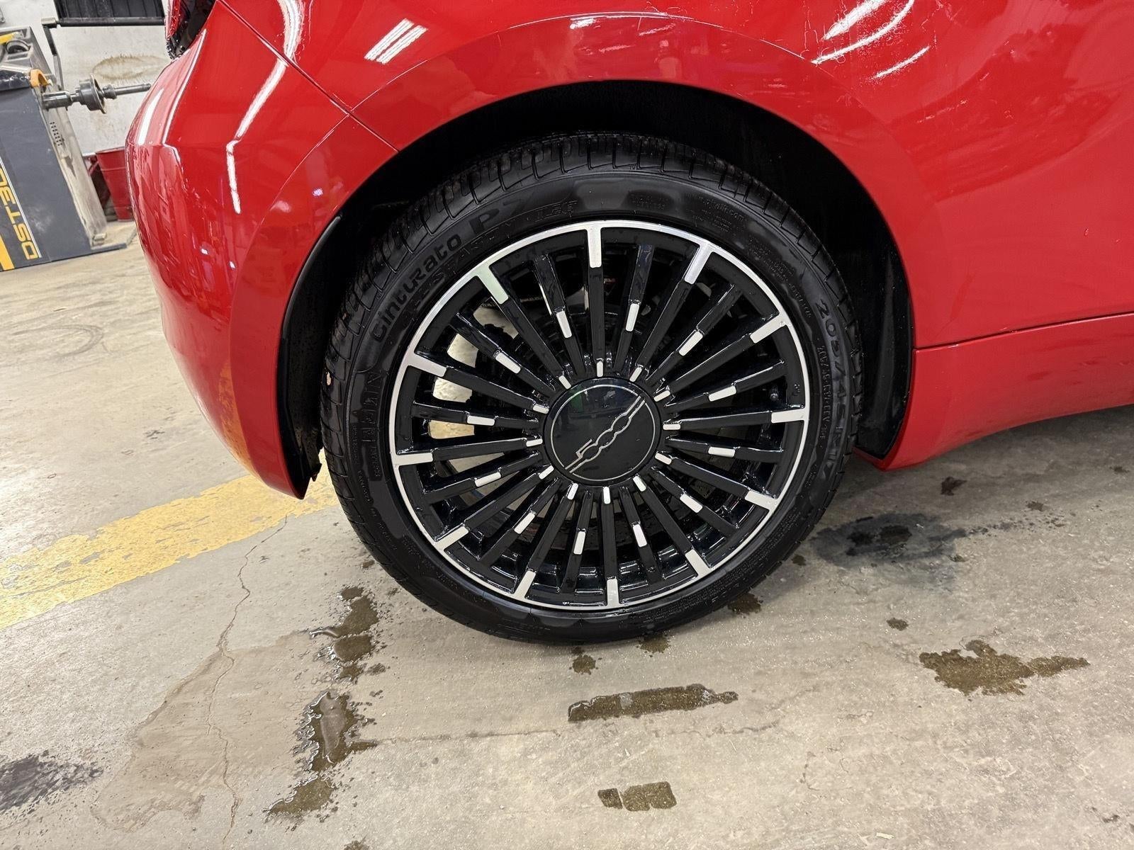 2024 FIAT FIAT 500e 500e INSPI(RED)