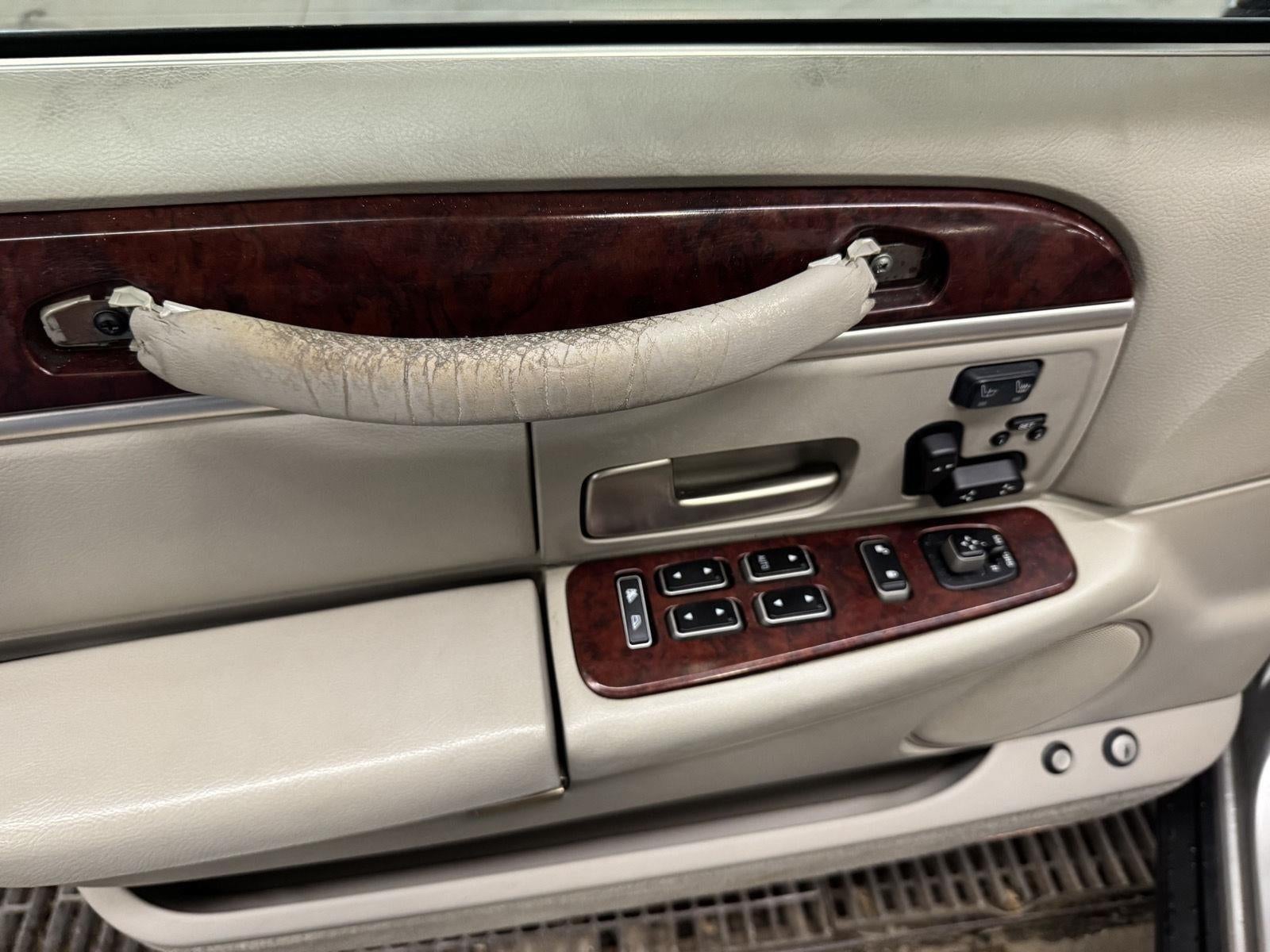 2003 Lincoln Town Car Cartier