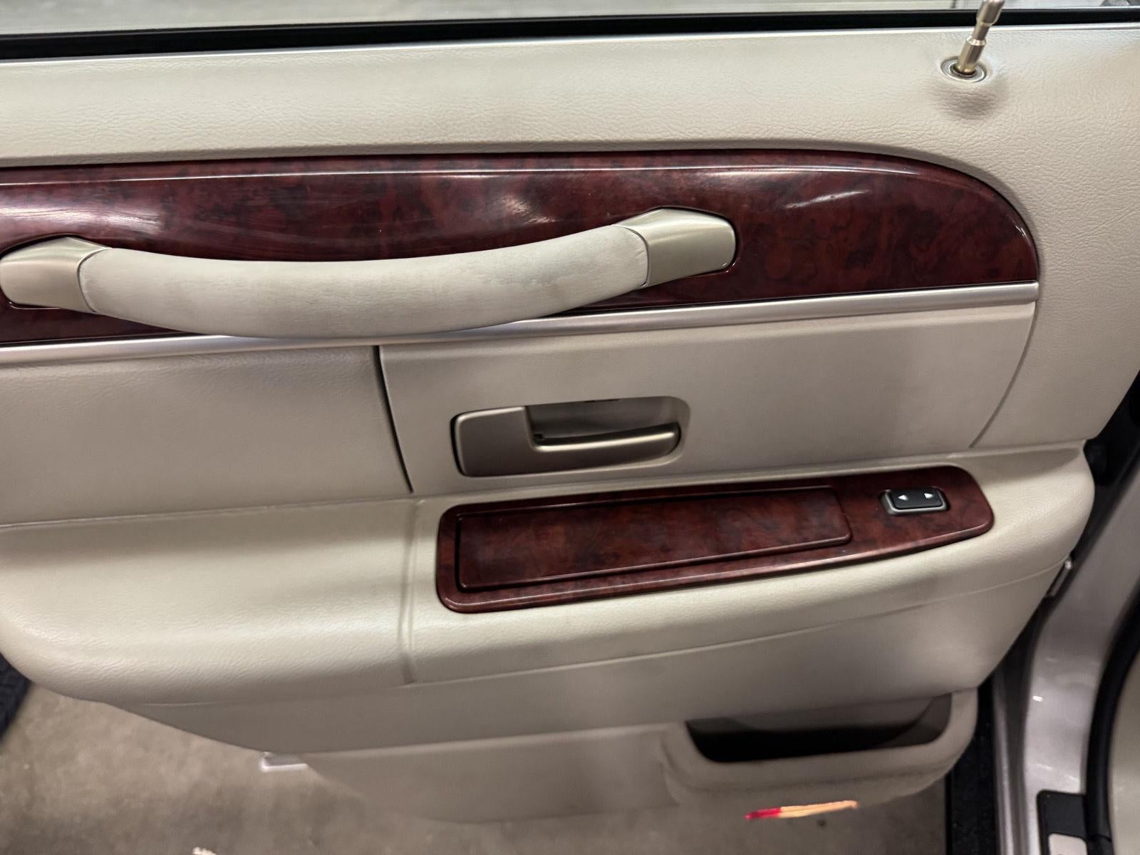 2003 Lincoln Town Car Cartier