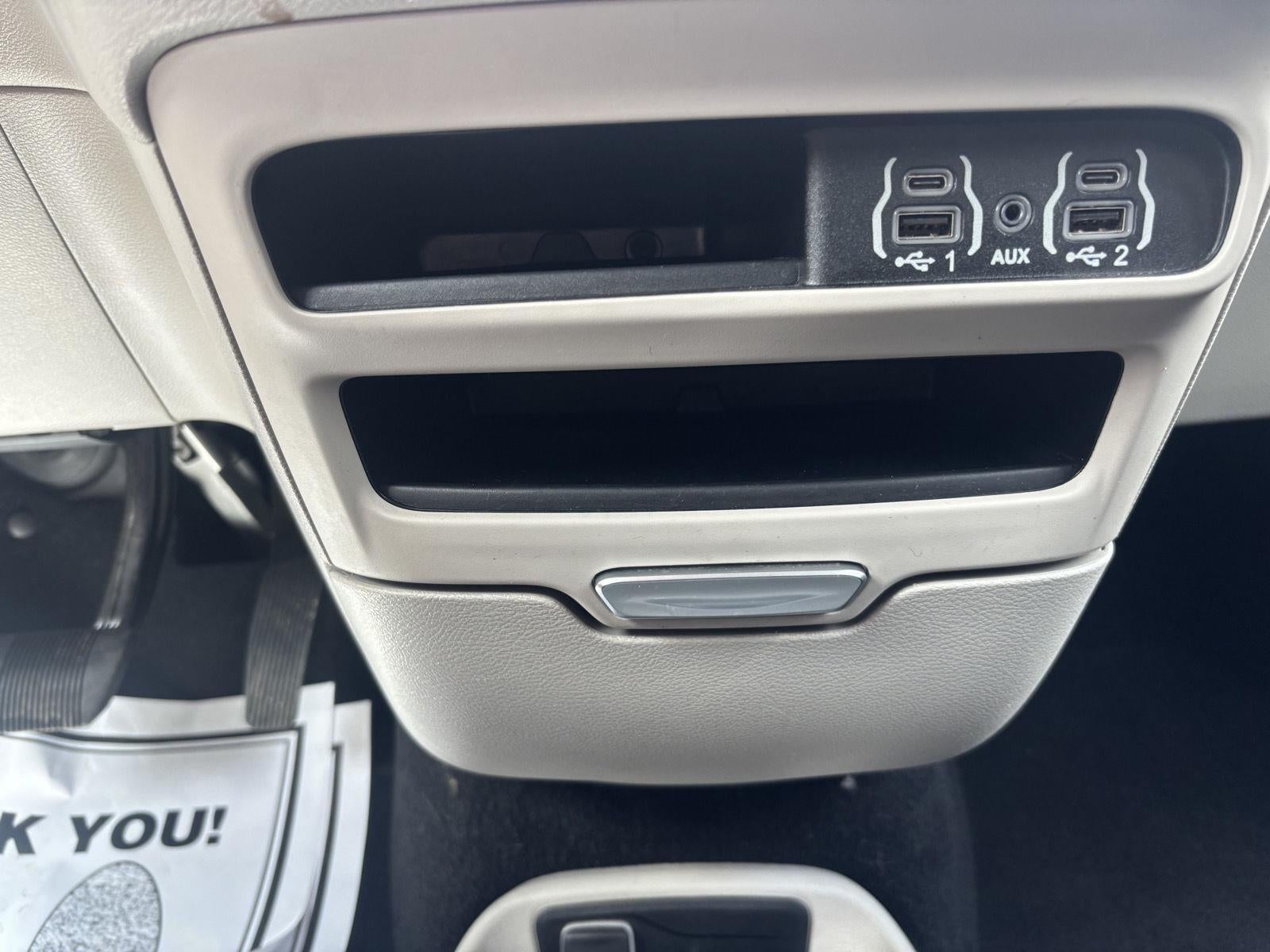 2023 Chrysler Voyager LX
