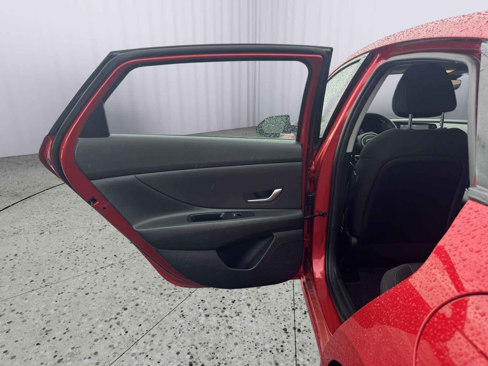 2023 Hyundai Elantra SE