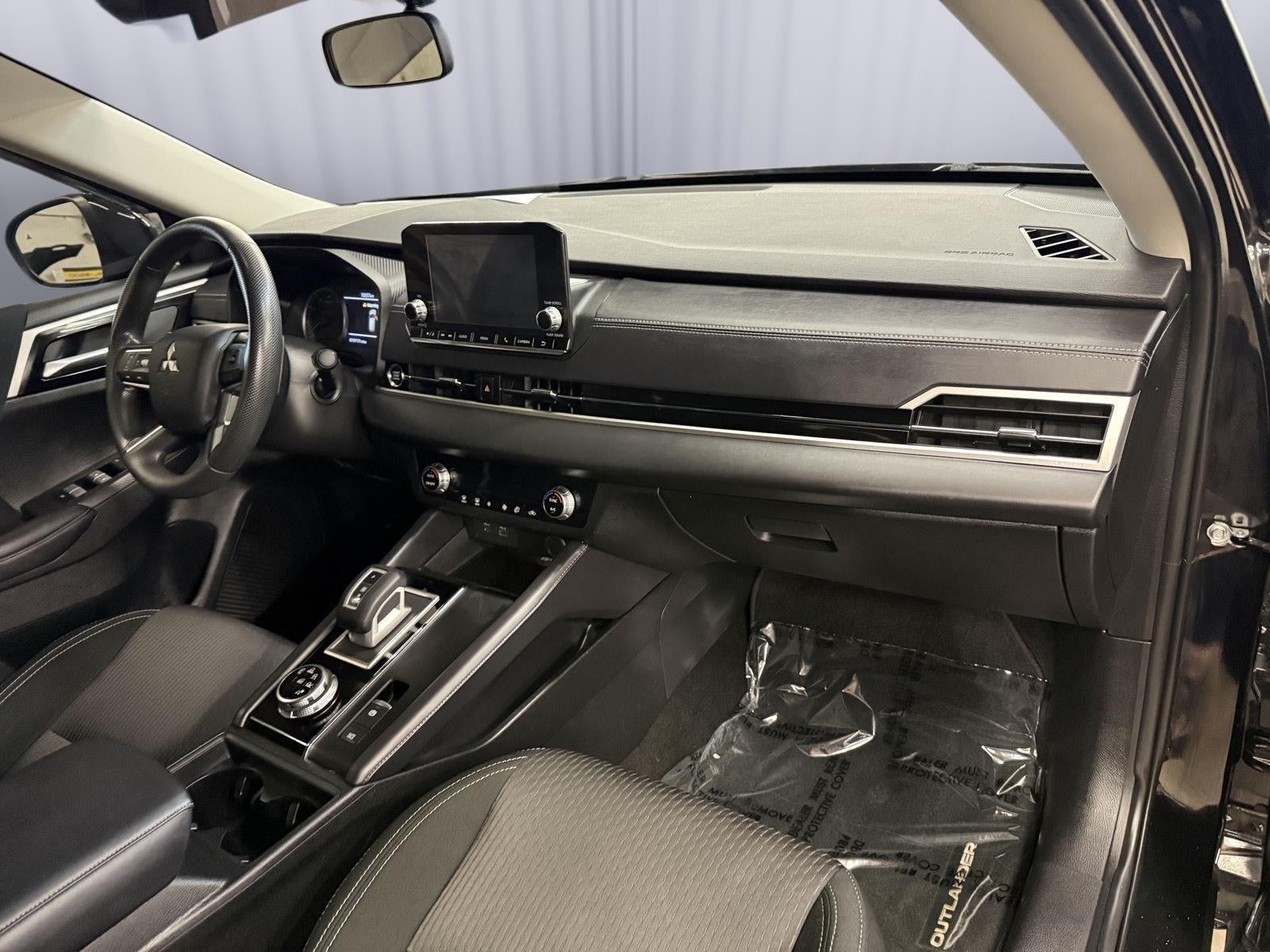 2024 Mitsubishi Outlander ES