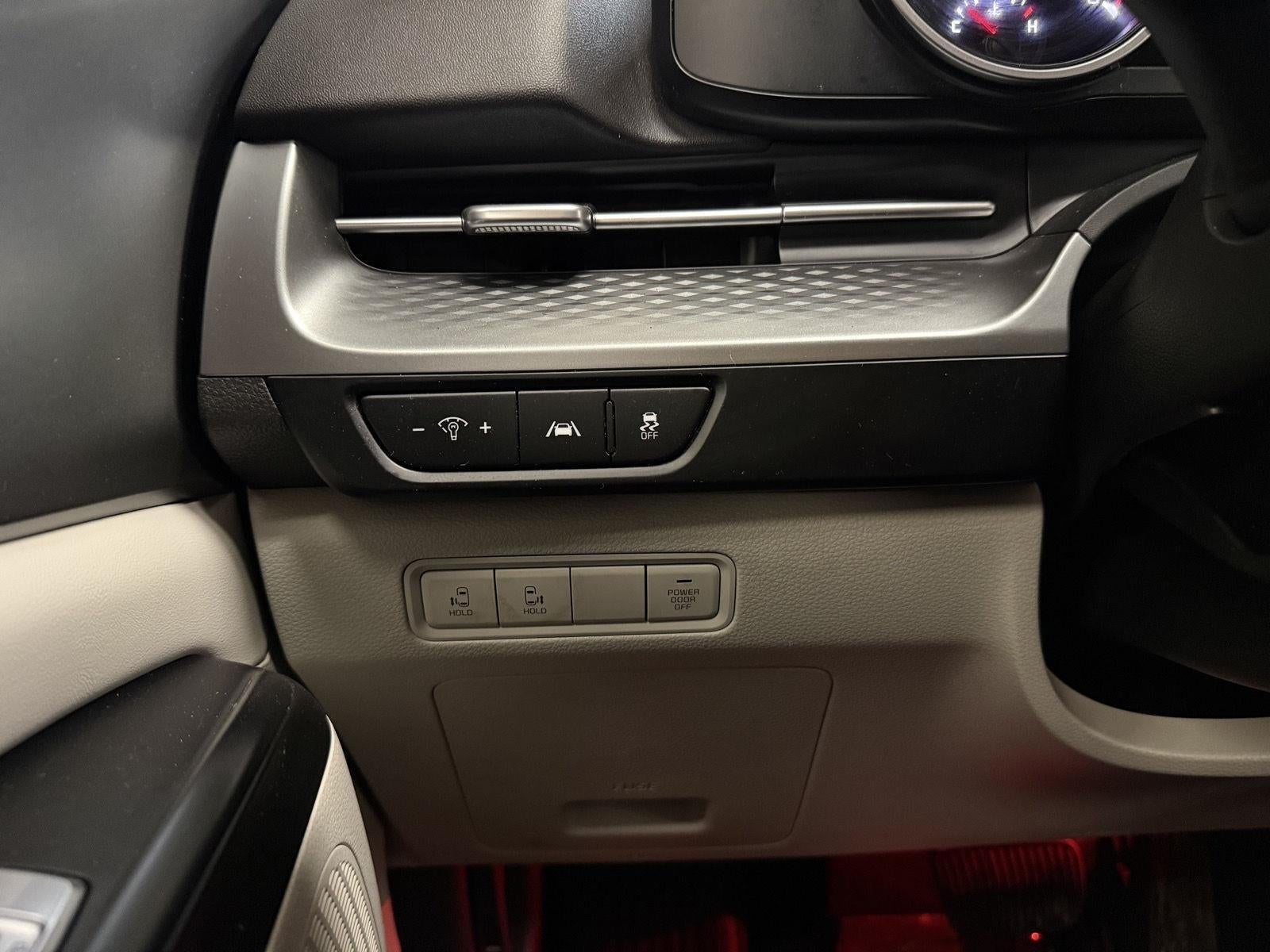 2023 Kia Carnival LX