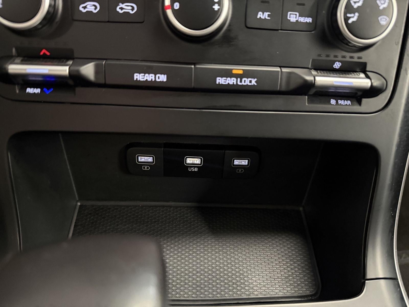 2024 Kia Carnival LX