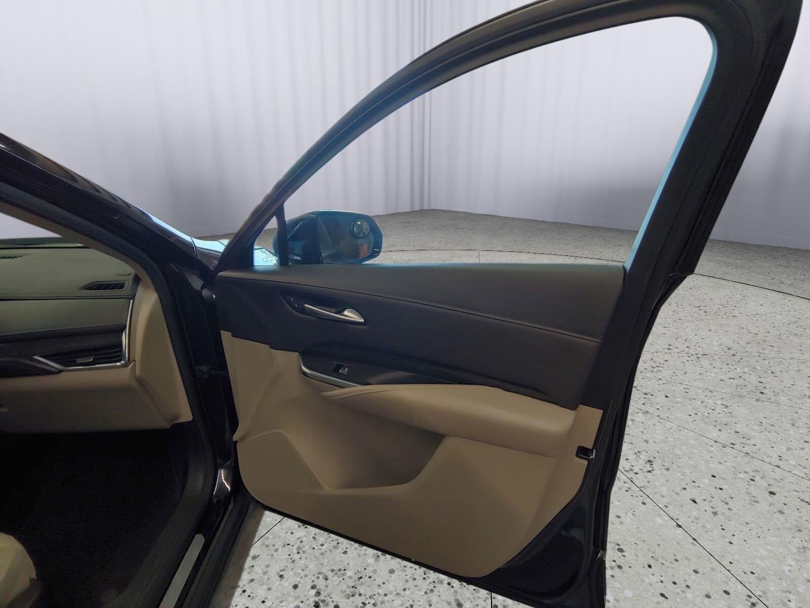 2023 Cadillac XT4 AWD Premium Luxury