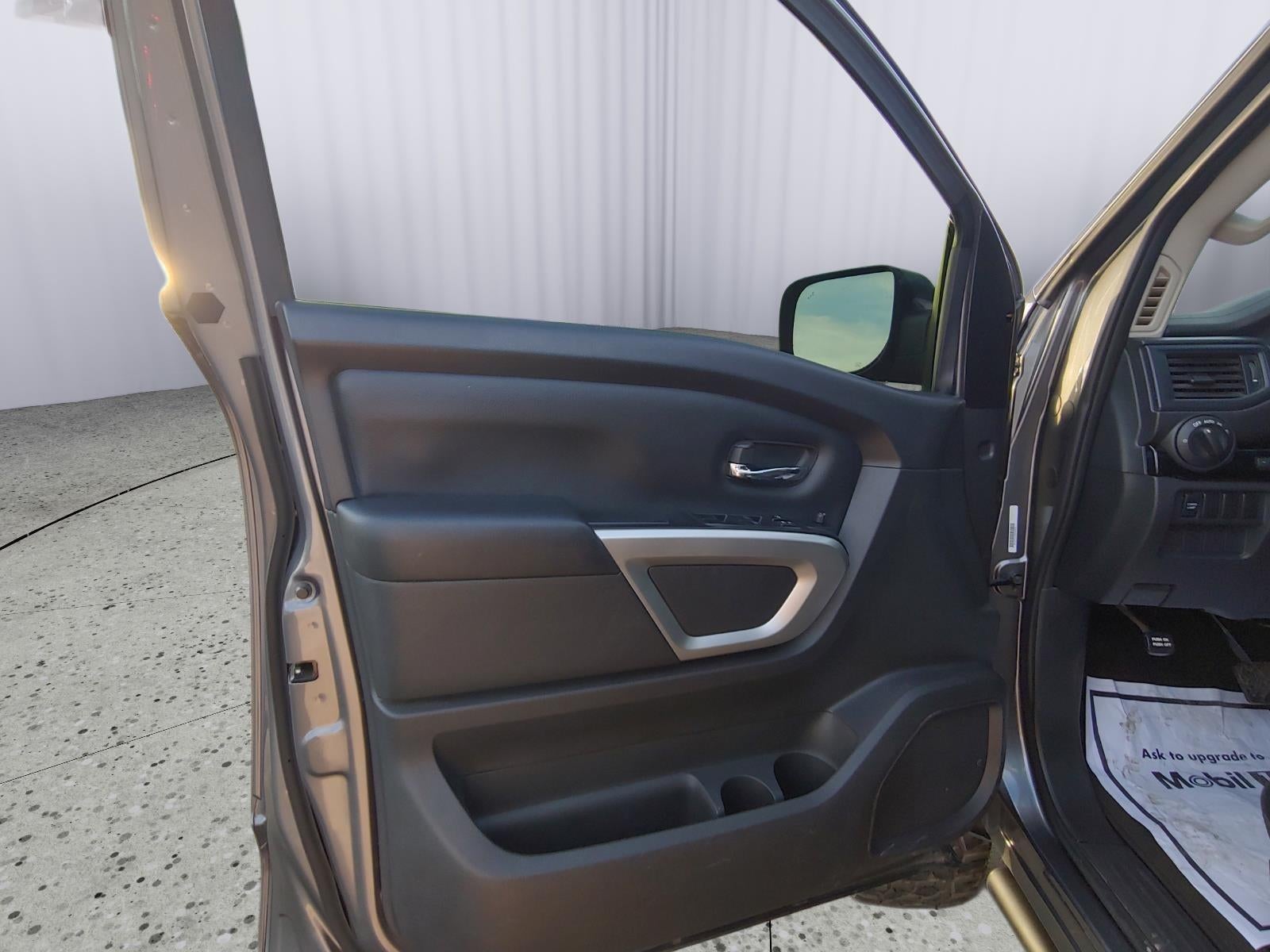 2022 Nissan Titan SV