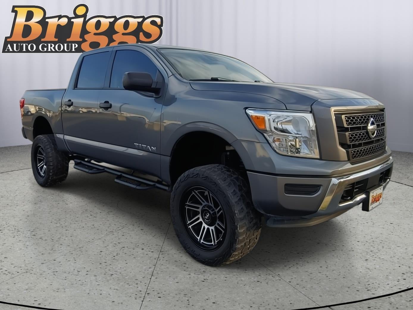 2022 Nissan Titan SV