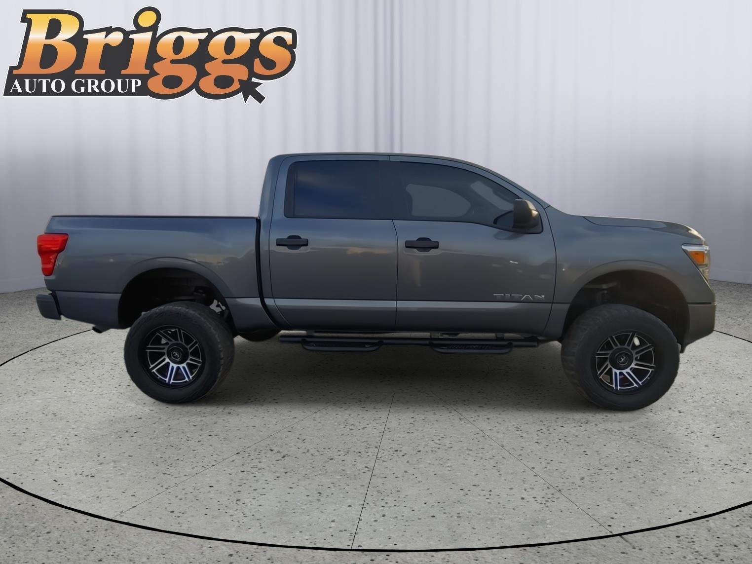 2022 Nissan Titan SV