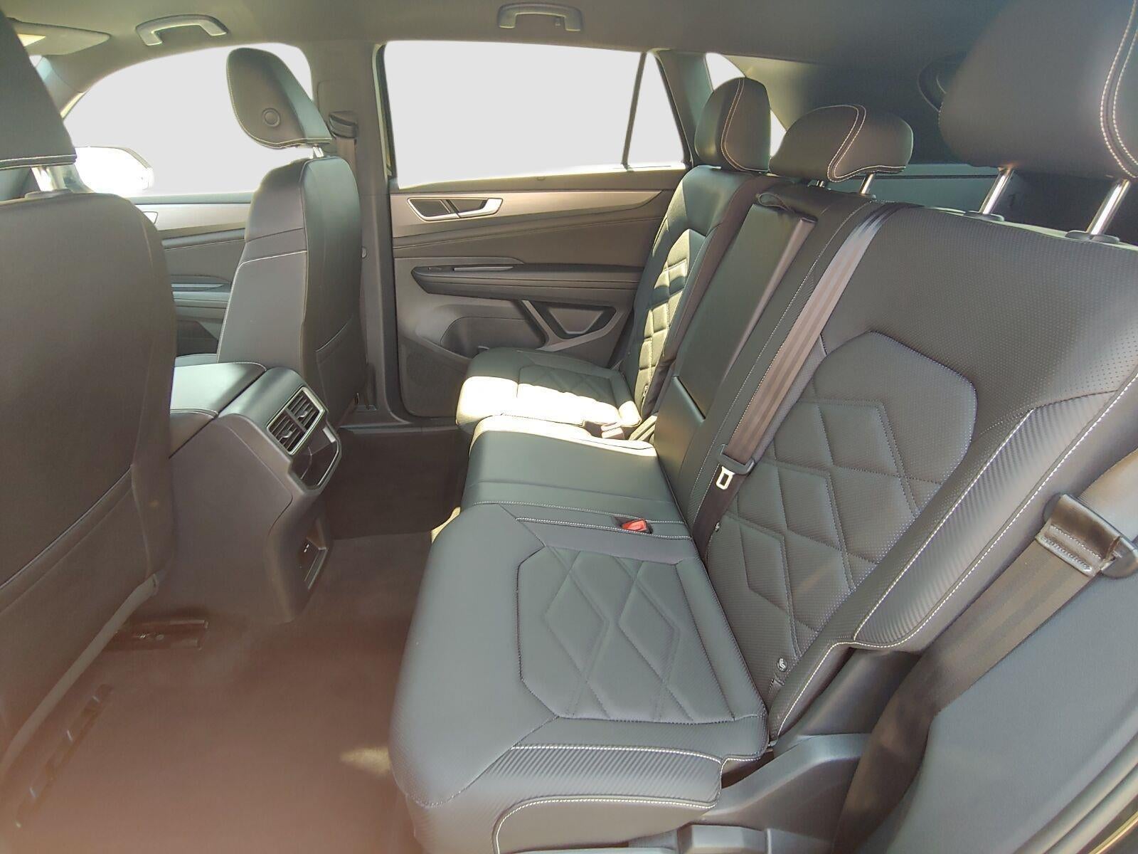 2025 Volkswagen Atlas Cross Sport 2.0T SE w/Technology