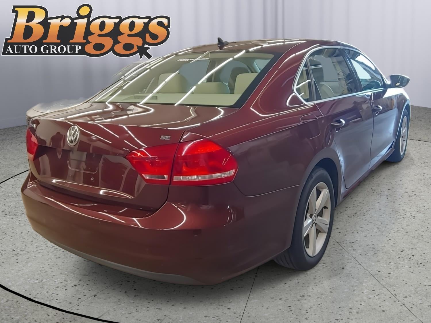 2012 Volkswagen Passat SE w/Sunroof & Nav PZEV
