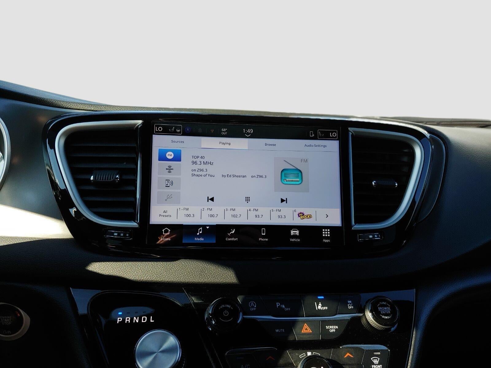 2025 Chrysler Pacifica Select