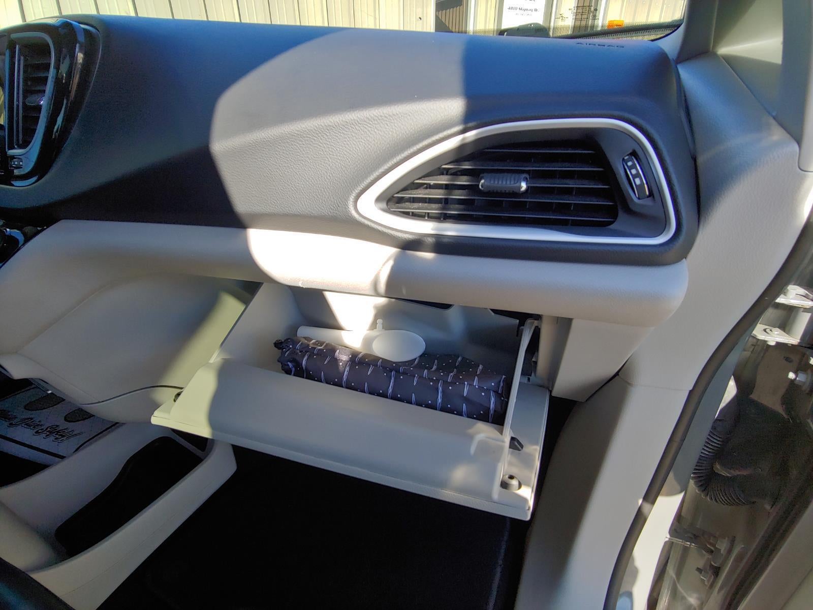 2022 Chrysler Pacifica Touring-L