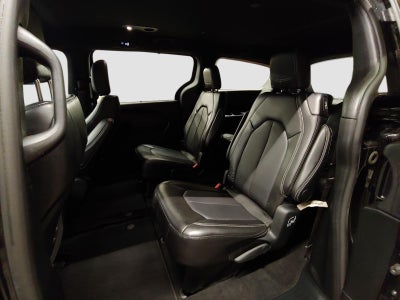 2025 Chrysler Voyager LX