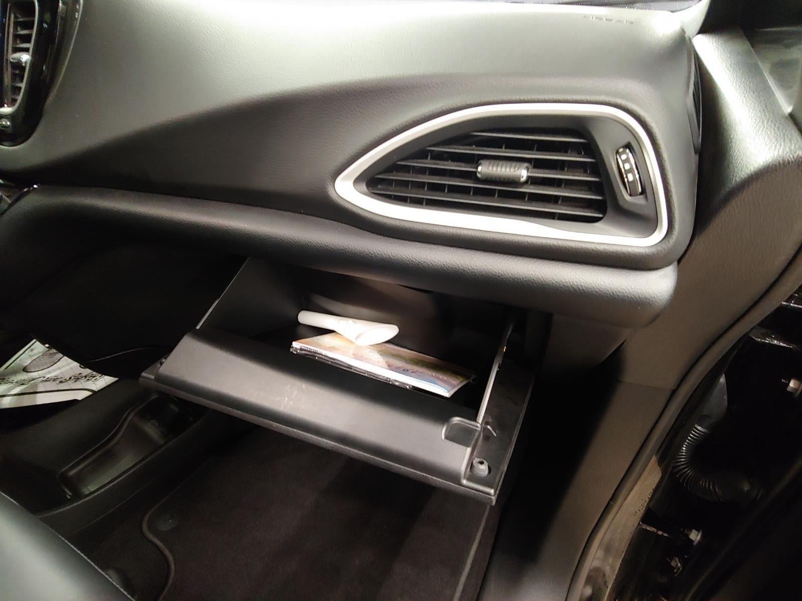 2025 Chrysler Voyager LX