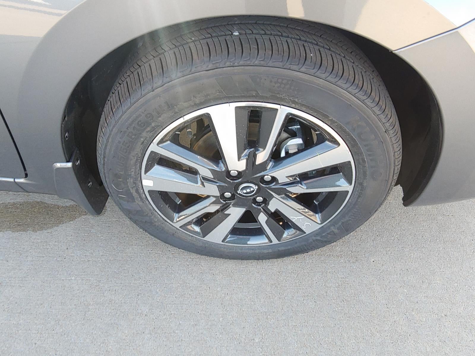 2025 Nissan Versa SV