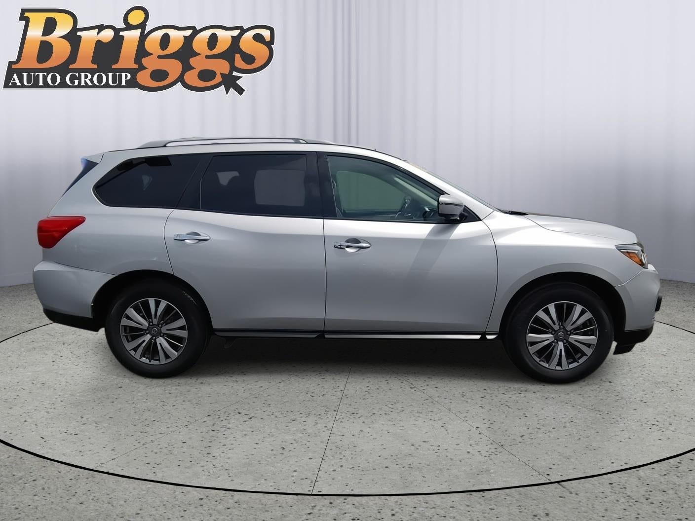 2019 Nissan Pathfinder SL