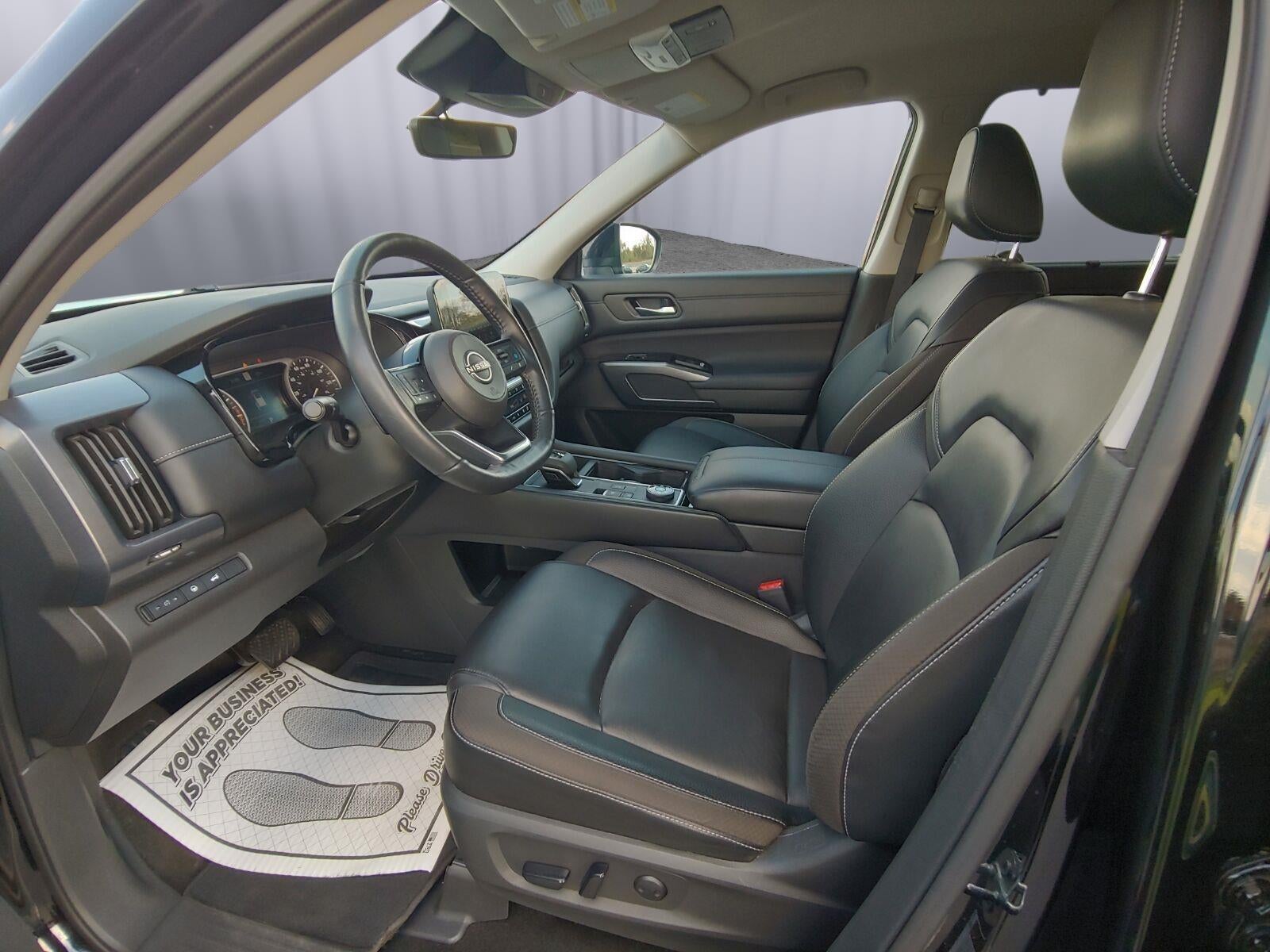 2024 Nissan Pathfinder SL