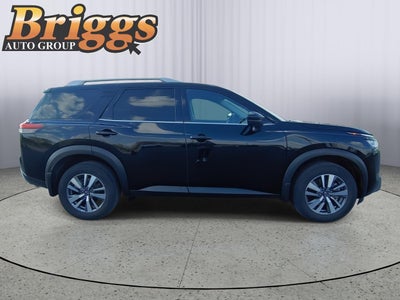 2024 Nissan Pathfinder SL