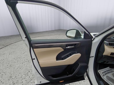 2023 Toyota Highlander Hybrid Platinum