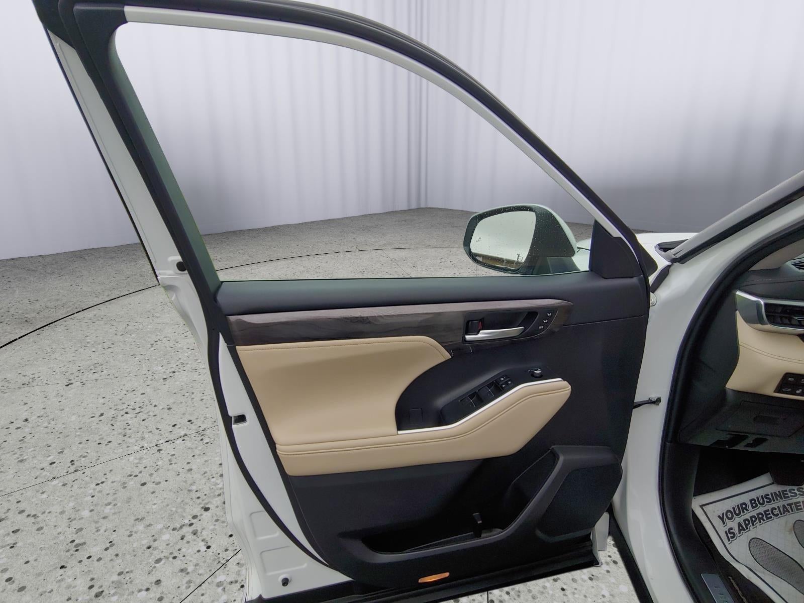 2023 Toyota Highlander Hybrid Platinum
