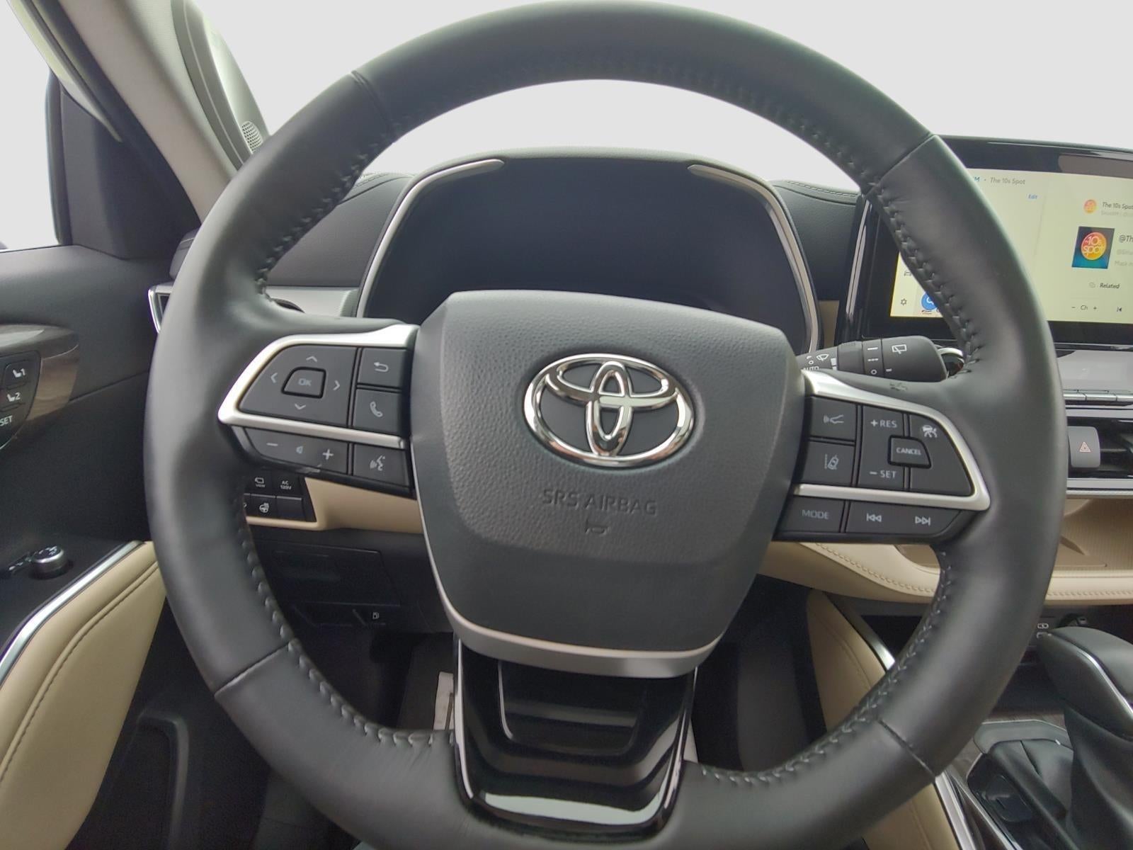 2023 Toyota Highlander Hybrid Platinum