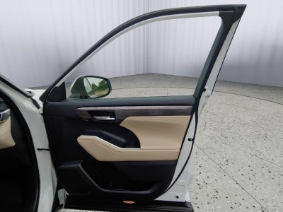 2023 Toyota Highlander Hybrid Platinum