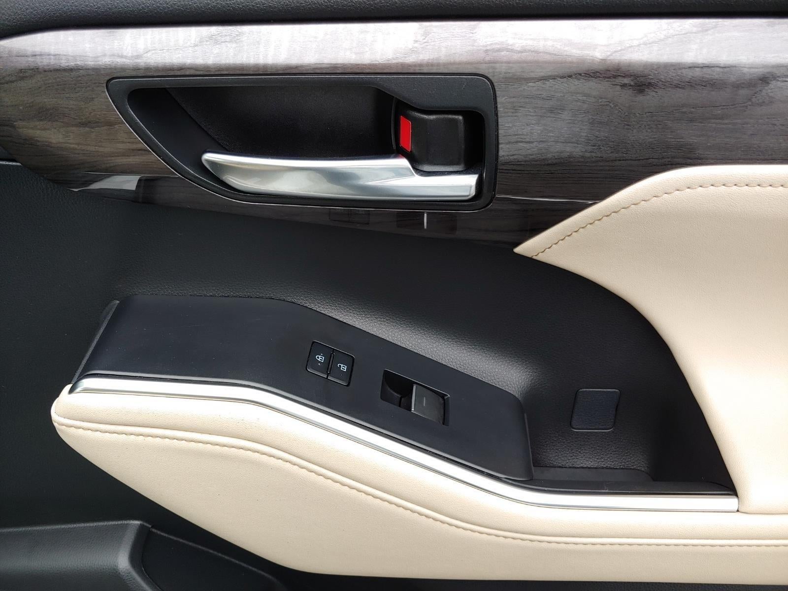 2023 Toyota Highlander Hybrid Platinum