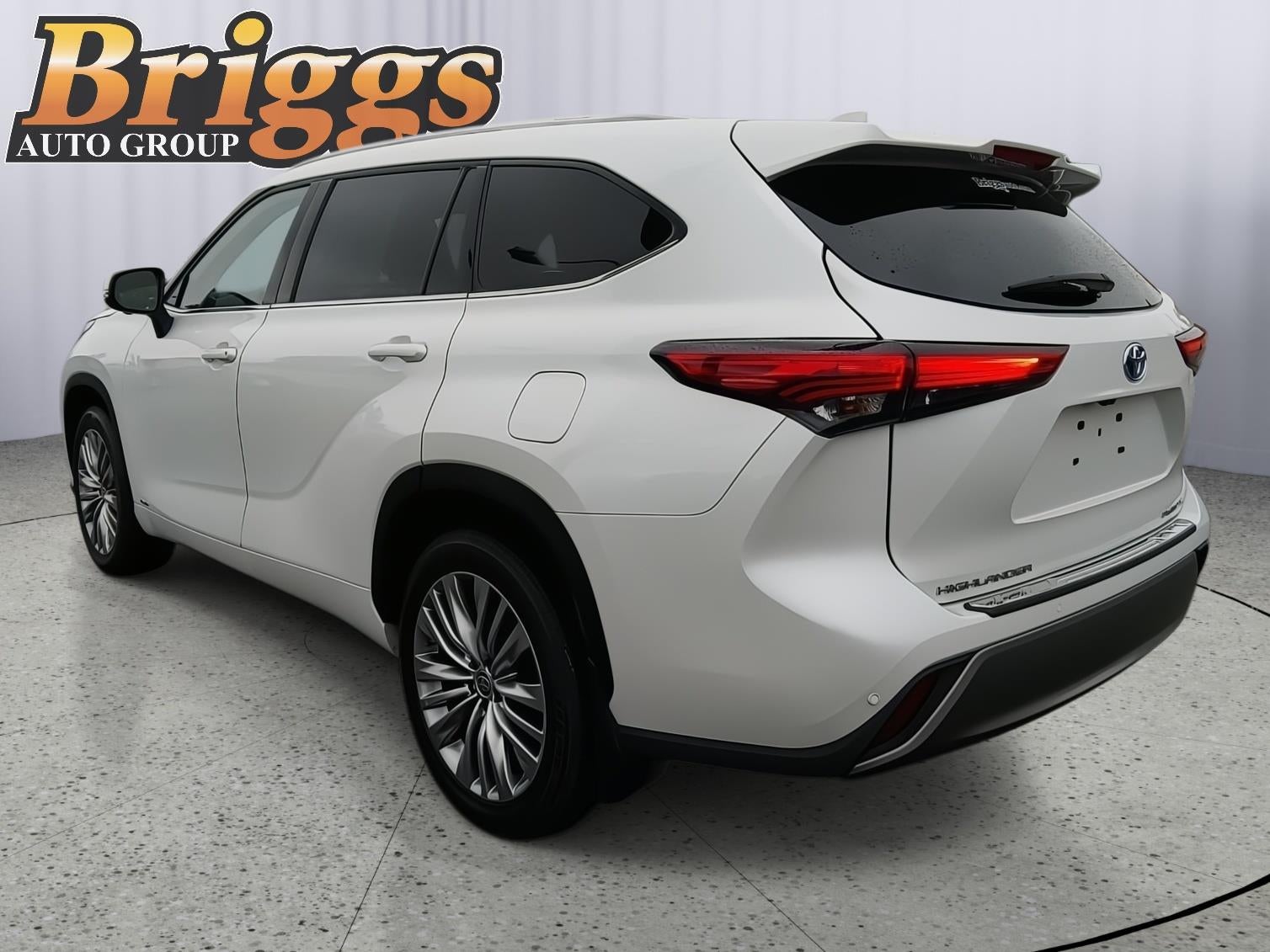 2023 Toyota Highlander Hybrid Platinum