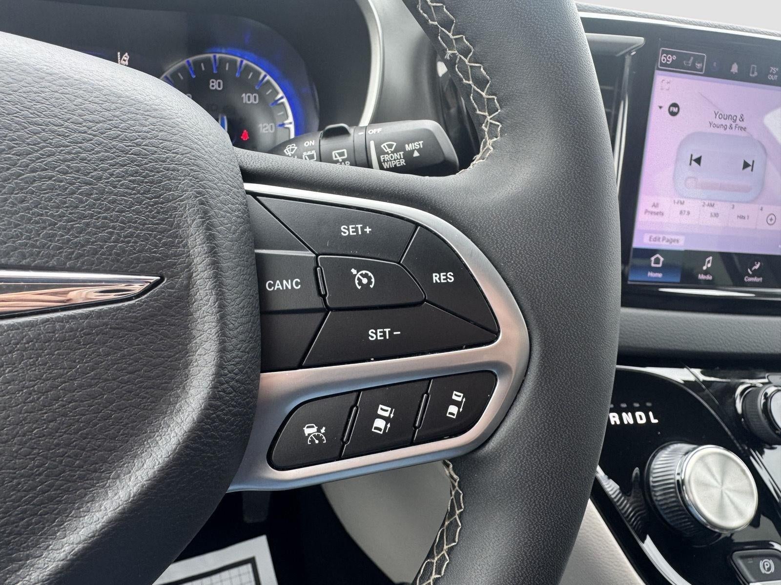 2023 Chrysler Pacifica Touring L