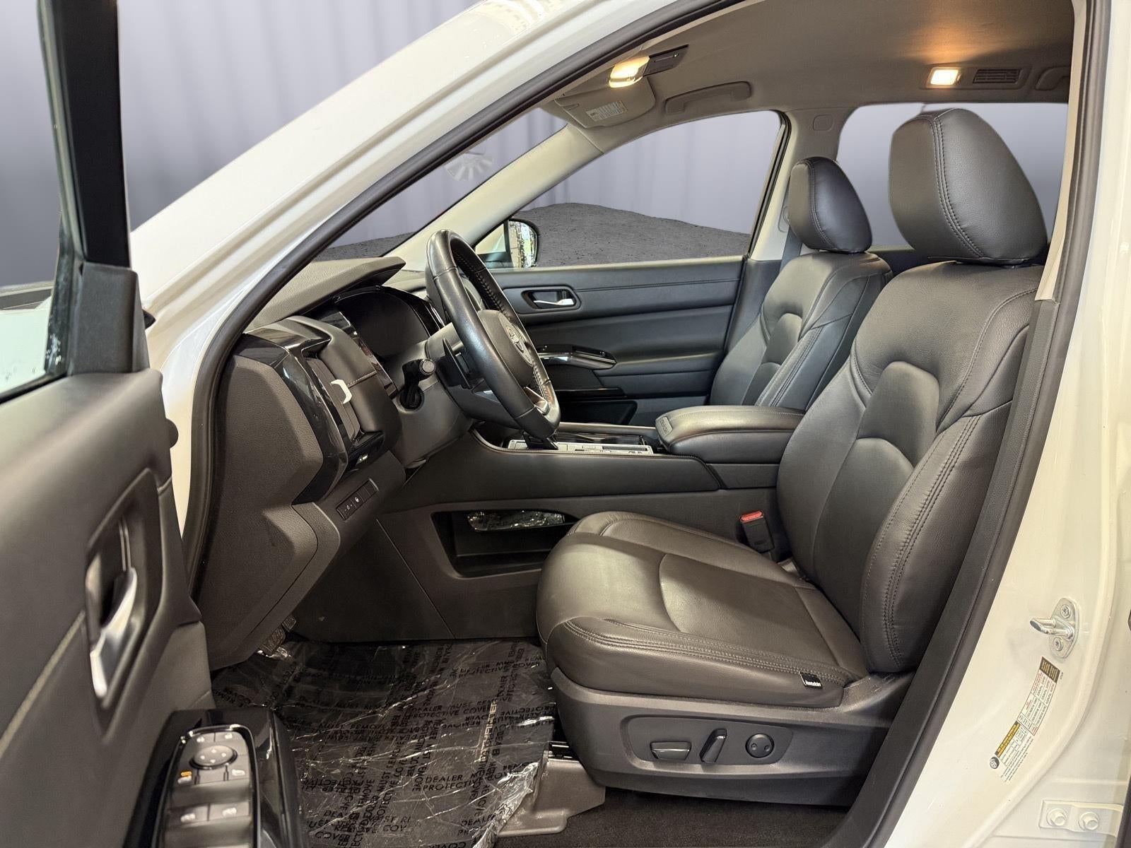 2022 Nissan Pathfinder SV