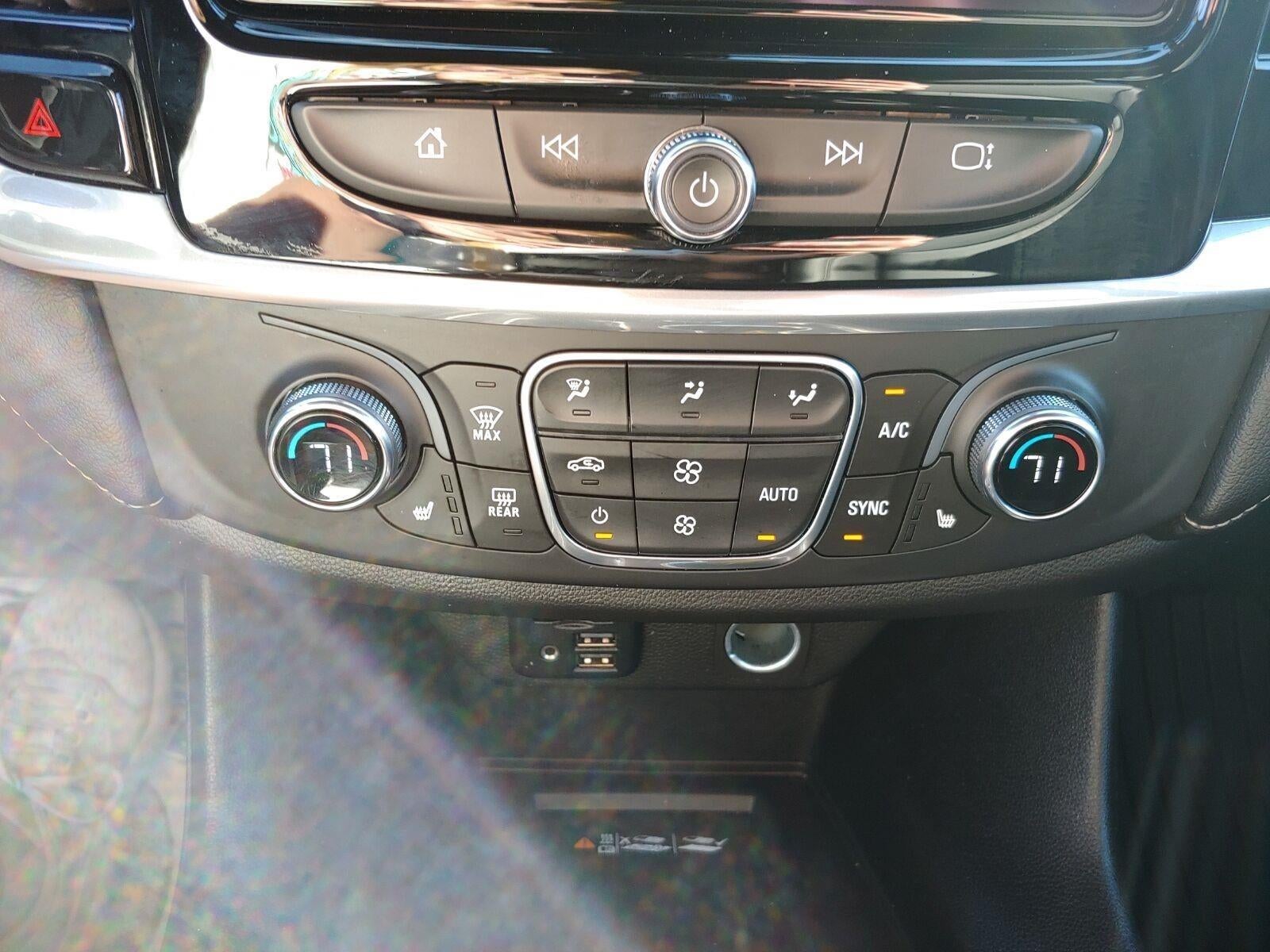 2022 Chevrolet Traverse LT Leather