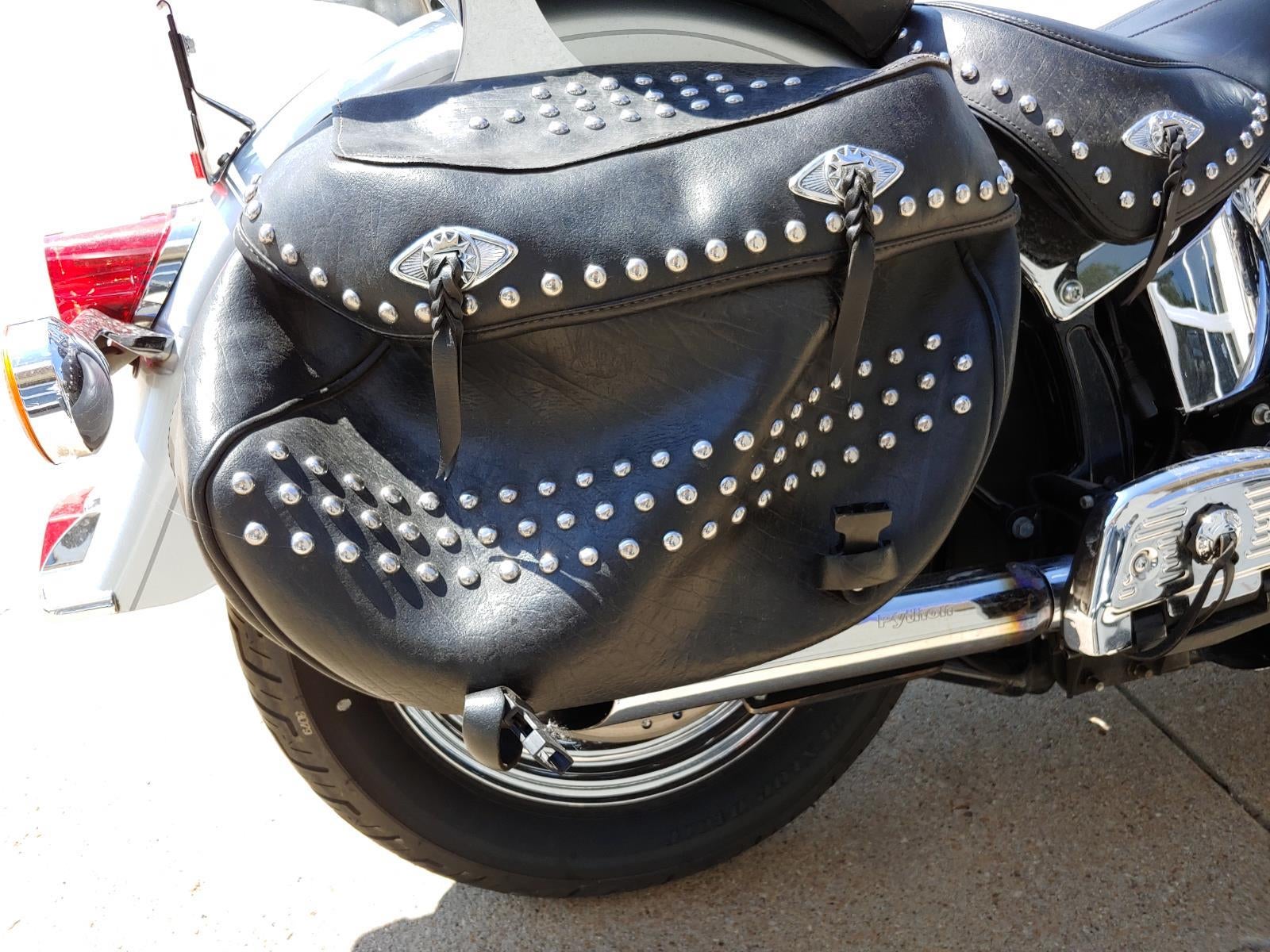 2015 HARLEY-DAVIDSON SOFTTAIL HERITAGE CLASSIC Base