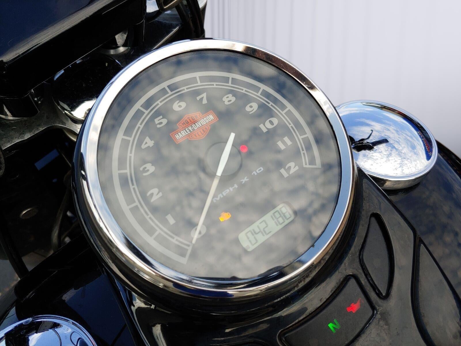 2012 HARLEY-DAVIDSON SOFTAIL Base