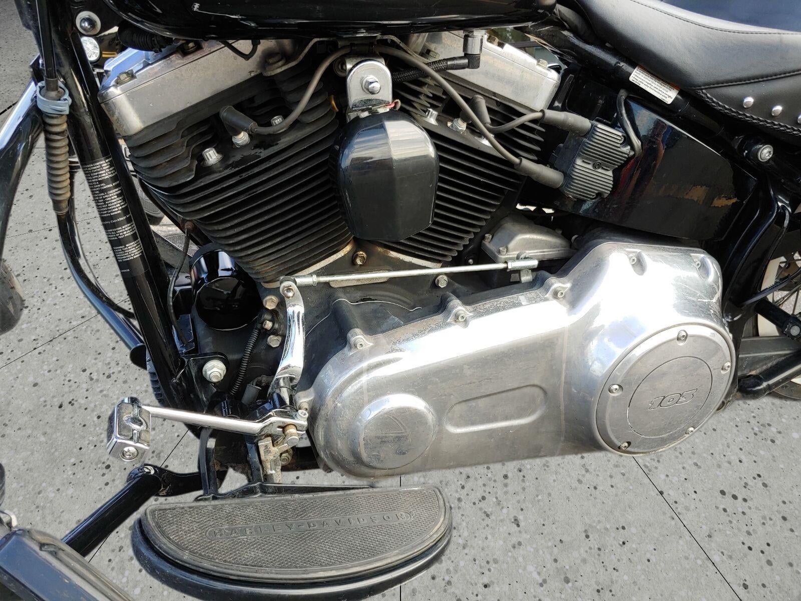 2012 HARLEY-DAVIDSON SOFTAIL Base