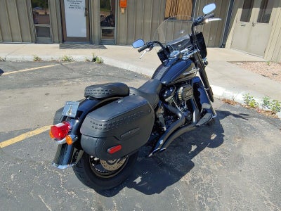 2018 HARLEY-DAVIDSON HERITAGE Base