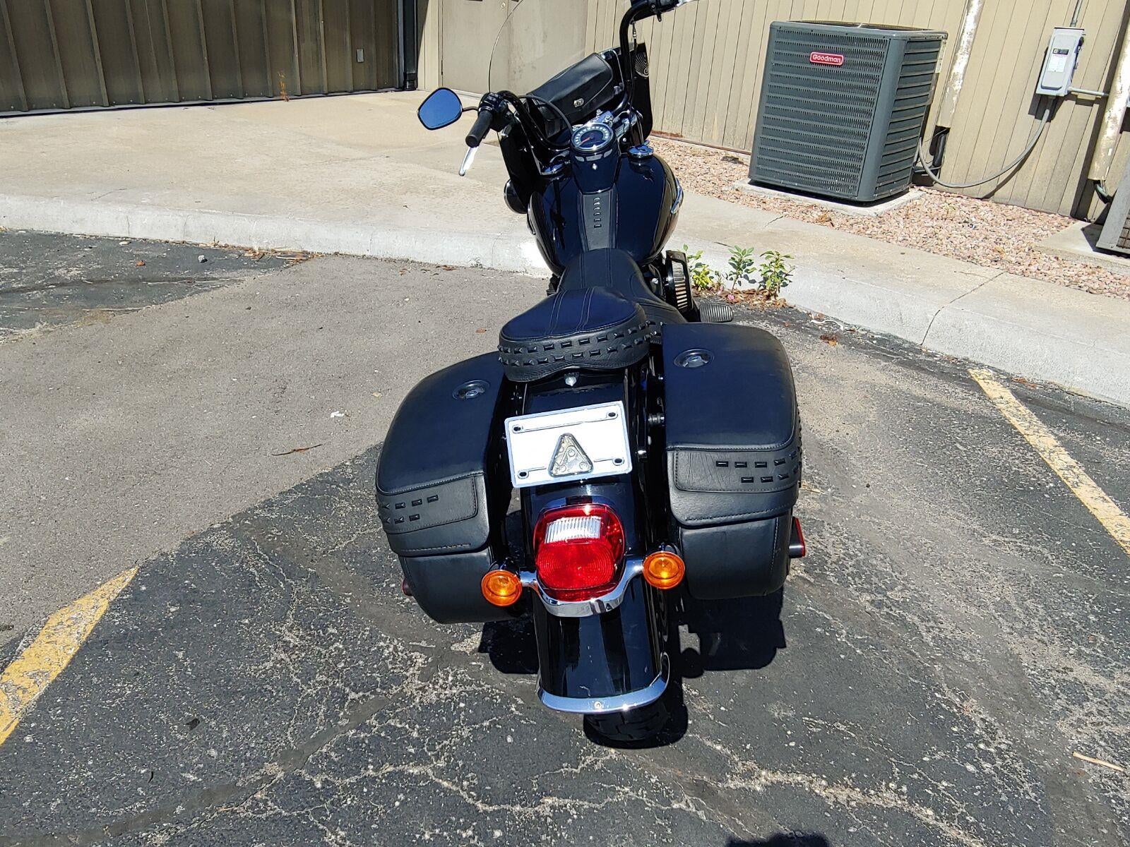 2018 HARLEY-DAVIDSON HERITAGE Base