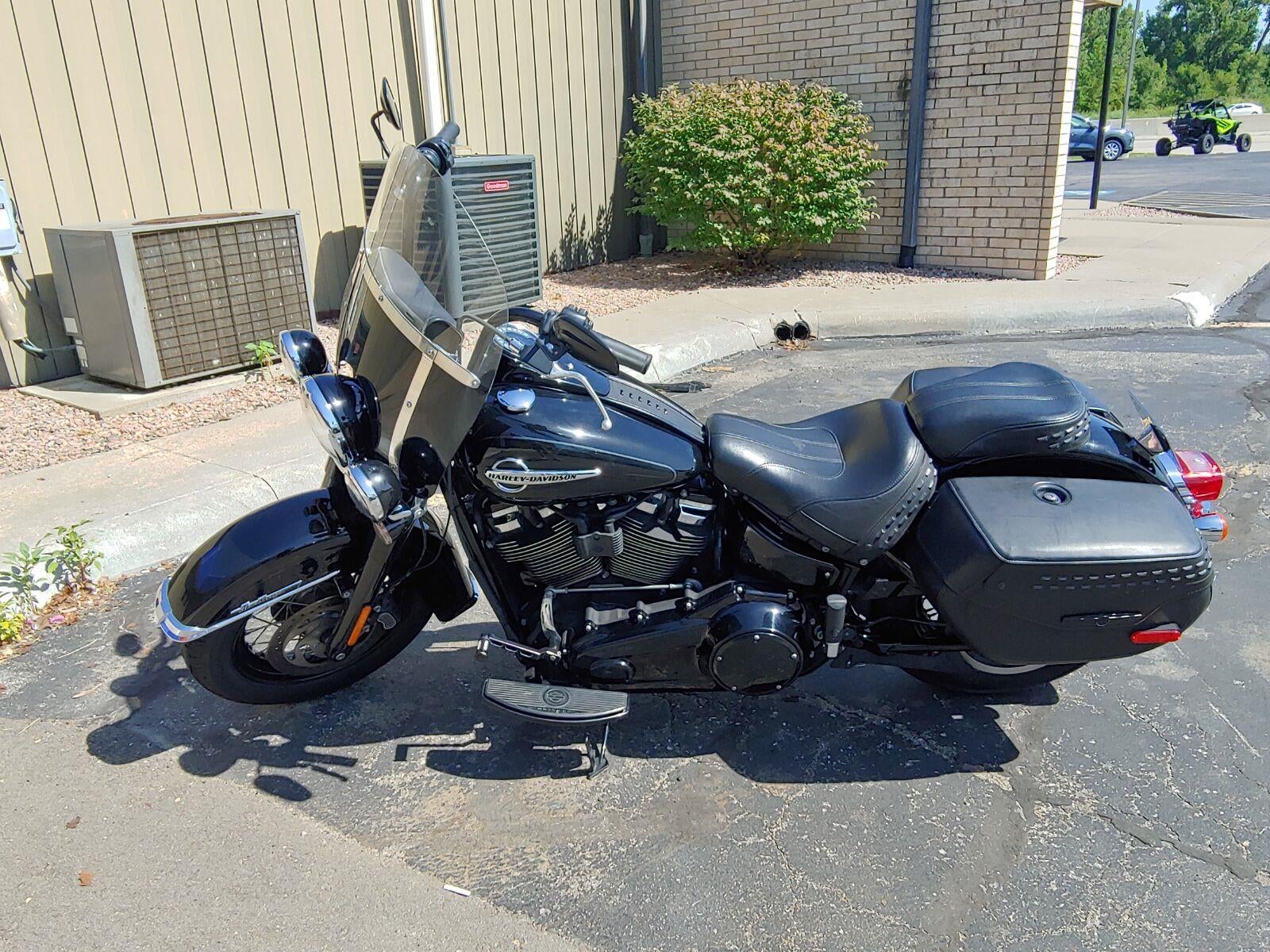 2018 HARLEY-DAVIDSON HERITAGE Base