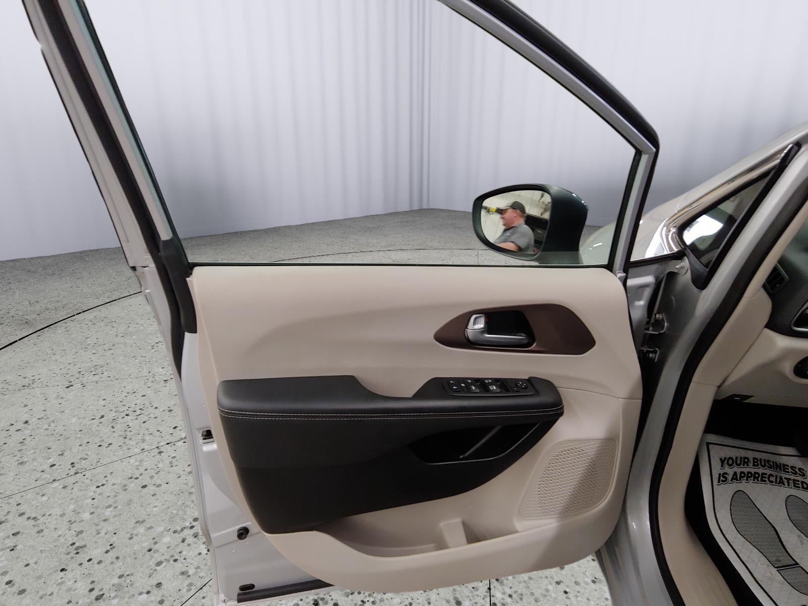 2024 Chrysler Voyager LX