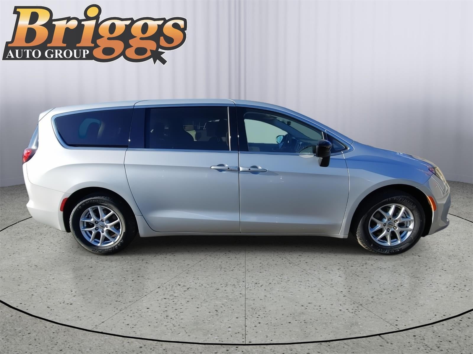 2024 Chrysler Voyager LX