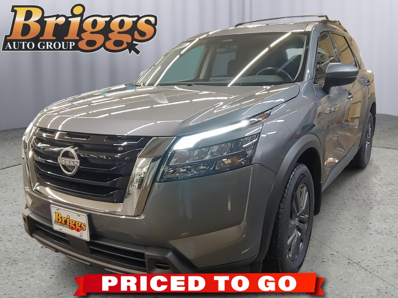 2025 Nissan Pathfinder SV